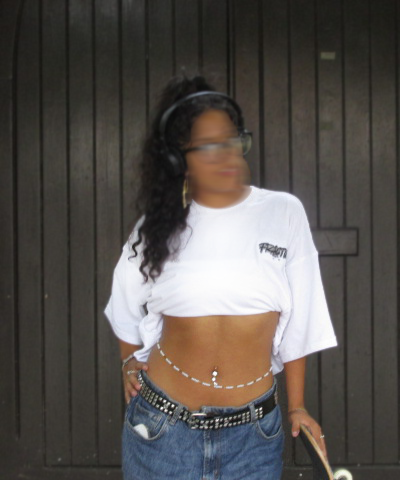 5'4 MODEL WEARING SIZE L (OVERSIZED)